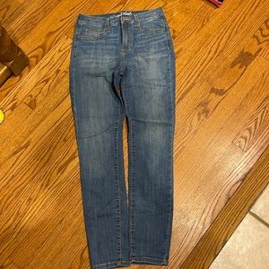 Universal thread high rise skinny Jean. Size 25.